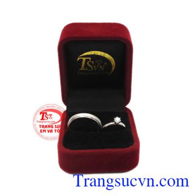 Sản phẩm bảo hành uy tín, giao hàng toàn quốc. Nhẫn cưới bên nhau trọn đời.