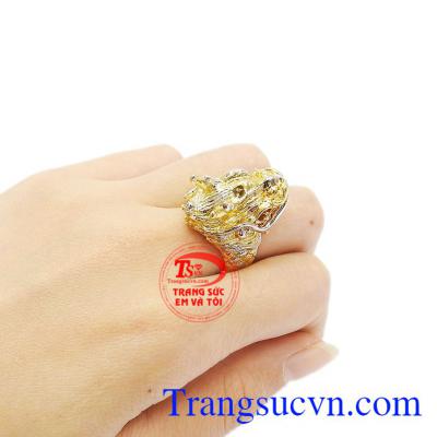 Sản phẩm được bảo hành uy tín, giao hàng toàn quốc. Nhẫn đầu rồng thời trang vàng 10k