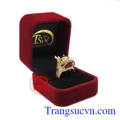 Sản phẩm thích hợp với nhiều trang phục và phụ kiện. Nhẫn đầu rồng thời trang vàng 10k