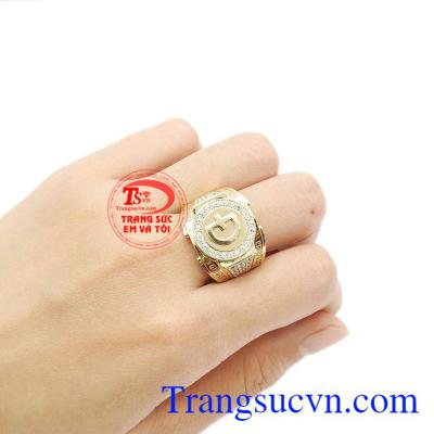 Nhẫn nam phong cách có thể kết hợp cùng nhiều trang phục khác nhau. Nhẫn nam phong cách vàng 18k