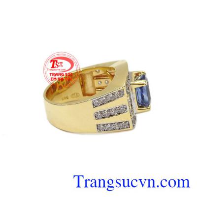 Thiết kế lịch lãm, hợp thời trang giúp cho phái mạnh thể hiện cá tính. Nhẫn nam sapphir sang trọng