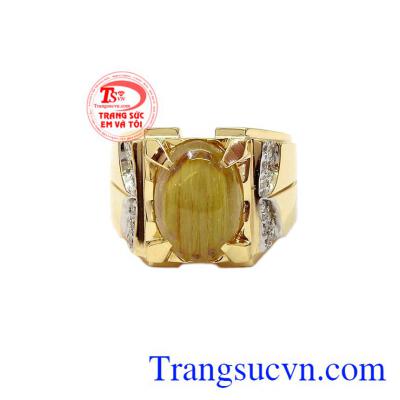 Nhẫn nam gắn thạch anh may mắn trong phong thủy thạch anh là loại đá có tác dụng giúp con người tránh khỏi những từ trường tiêu cực, là lá bùa may mắn bình an cho người đeo,Nhẫn nam thạch anh tóc 14k nam tính