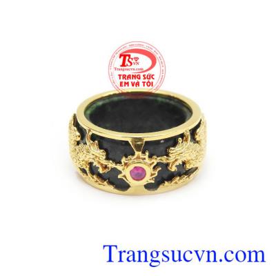 Nhẫn ngọc song long được sử dụng để thể hiện cá tính phong cách và đẳng cấp
