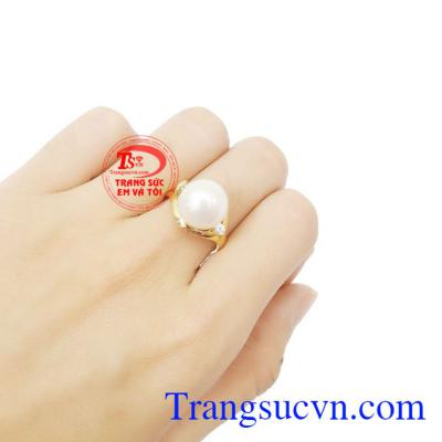 Ngọc trai vàng tây quý phái