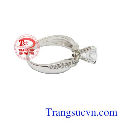 Nhẫn nữ 18k vàng trắng sang làm nhẫn đính hôn rất đẹp, sản phẩm bảo hành 12 tháng, giao hàng nhanh trên toàn quốc