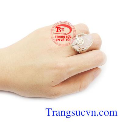 Trang sức Em và Tôi đi đầu trong chế tác và đưa đến tay khách hàng những sản phẩm chất lượng nhất.