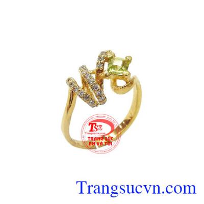 Nhẫn nữ vàng tây gắn đá Peridot thiên nhiên
