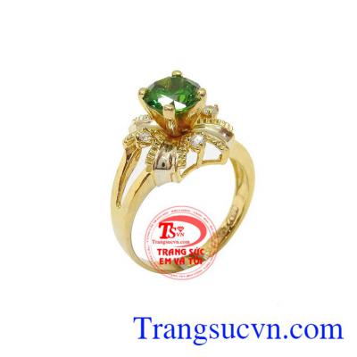 Nhẫn nữ đá xanh vàng là sản phẩm nhẫn nữ sang trọng, kiểu dáng đẹp