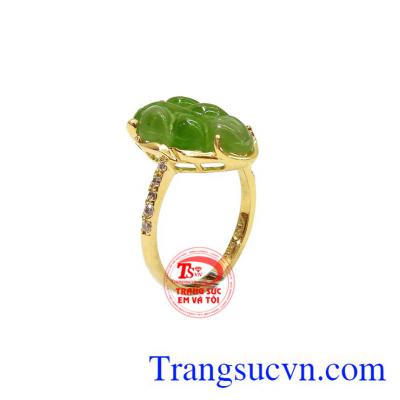 Nhẫn nữ Nephrite vàng 14k được chế tác từ vàng 14k bền đẹp và ngọc nepherite thiên nhiên,Nhẫn nữ Nephrite vàng 14k