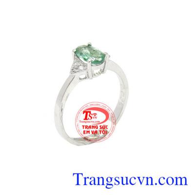 Nhẫn nữ ngọc lục bảo