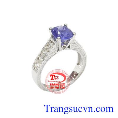 Nhẫn nữ sapphire đẹp quý phái cho nữ doanh nhân quyền quý và đẳng cấp hợp mệnh của danh nhân mang lại may mắn và thành công