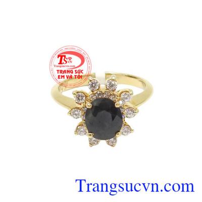 Nhẫn nữ sapphire theo mệnh mang lại nhiều may mắn cho người đeo, phù hợp với người mệnh thủy và mệnh mộc