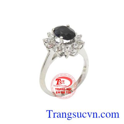 Nhẫn nữ sapphire vàng trắng là sản phẩm nhẫn nữ đẹp được gắn đá sapphire thiên nhiên, có giấy kiểm định đá tự nhiên