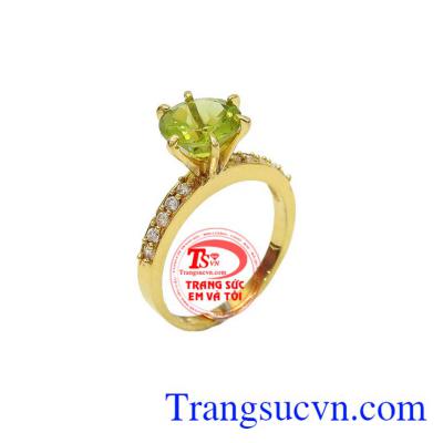Nhẫn nữ theo mệnh hỏa và Mộc là sản phẩm đẹp được thiết kế thời trang, kiểu dáng sang trọng
