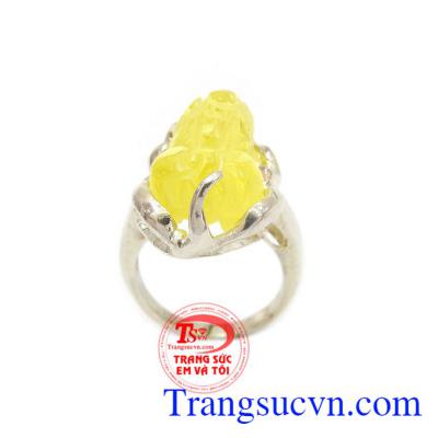 Những người làm ăn kinh doanh thường mang tỳ hưu như vật hộ thân may mắn, tiền tài