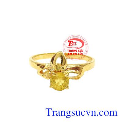 Nhẫn nữ vàng đá saphira thiên nhiên là sản phẩm nhẫn nữ đẹp có gắn đá saphia thiên nhiên, sản phẩm được các bạn nữ yêu thích