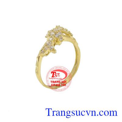 Nhẫn nữ vàng đeo ngón giữa