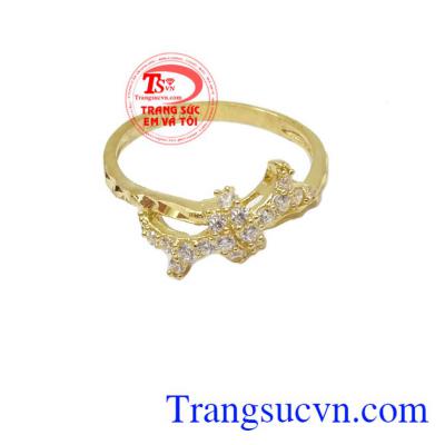 Nhẫn nữ vàng tây chế tác tinh tế mang đến những đường nét sáng, bóng bền đẹp