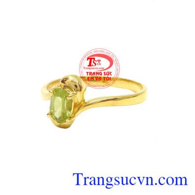 Nhẫn nữ vàng tây đá Peridot là sản phẩm nhẫn nữ đẹp được gắn đá peridot, sản phẩm có giấy kiểm định đá tự nhiên