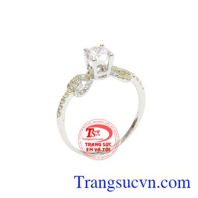 Nhẫn nữ vàng trắng 18k gắn kim cương