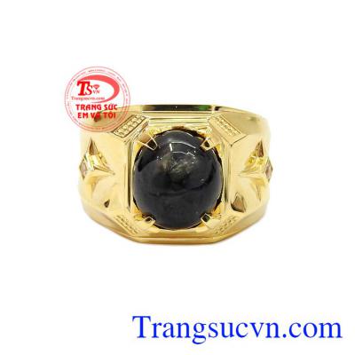 Nhẫn sapphir thiên nhiên thời trang được kết hợp từ sapphir thiên nhiên cùng vàng tây 14k sáng bóng, bền đẹp.