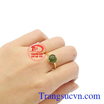 Đá tourmalin hợp phong thủy, giải tỏa căng thẳng mang lại giấc ngủ ngon. Nhẫn trái tim tourmalin thiên nhiên