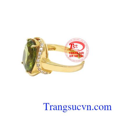 Nhẫn vàng đá Peridot hộ mệnh