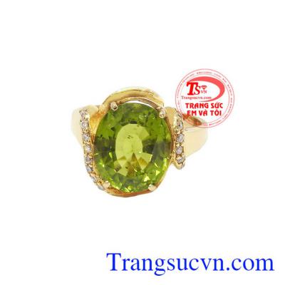 Peridot luôn là sự lựa chon hàng đầu của bạn, nhẫn thiết kế đơn giản mà vẫn toát lên được vẻ sang trọng quý phái