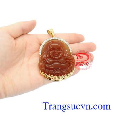 Phật di lặc đỏ mã não bọc vàng.