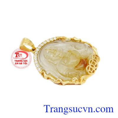 Phật thạch anh tóc bọc vàng 14k là sản phẩm được thiết kế tinh tế, tỉ mỉ, đẹp mắt.