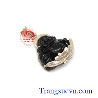 Phật thiên thạch đen dễ dàng kết hợp nhiều kiểu trang phục và phong cách thời trang khác nhau