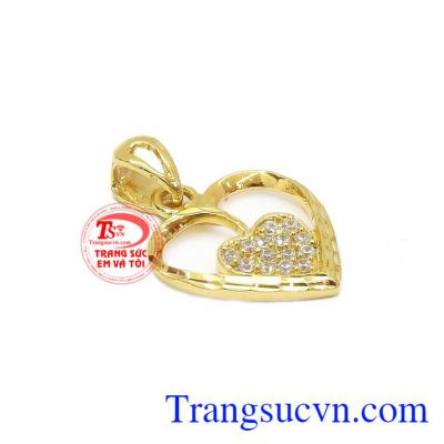 Trái tim kết đá cho nữ đeo cổ kết hợp cùng dây chuyền,phù hợp làm quà tặng sinh nhật,kỷ niệm.