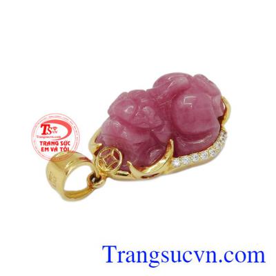 Đá Ruby mang năng lượng tốt cho sức khỏe và may mắn cho người sử dụng đá quý ruby. Tỳ hưu hồng ngọc ruby
