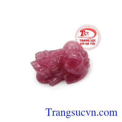 Người sử dụng tỳ hưu ruby giúp tình cảm thăng hoa, hạnh phúc gắn kết đôi lứa lại bên nhau