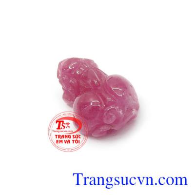 Tuy vậy ruby mang trong mình vẻ đẹp vô cùng quyến rũ mà sang trọng