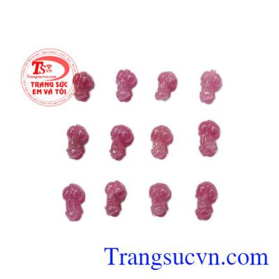 Đá ruby rất phù hợp với người mệnh hỏa và mệnh thổ