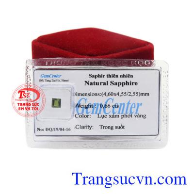 Viên Sapphire ép vỉ chất lượng có thể làm mặt nhẫn toát lên vẻ sang trọng, hợp thời trang. 