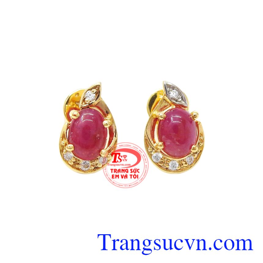 Hoa tai Ruby vàng 14k quý phái là sản phẩm từ đá ruby thiên nhiên Lục Yên kết hợp với vàng 14k.