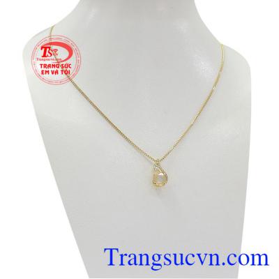 Màu đá Opal ánh rực rỡ sẽ mang lại sự quyến rũ và sang trọng cho người sở hữu cũng như sự quyền uy nên màu sắc này được ưa chuộng trên thị trường