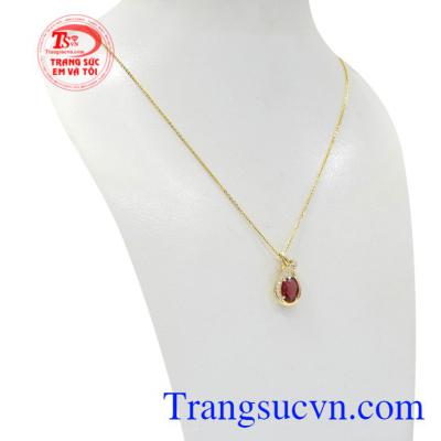 Bộ mặt dây nữ Spinel được thiết kế sang trọng, tinh xảo tôn lên vẻ nữ tính, quý phái cho phái nữ.