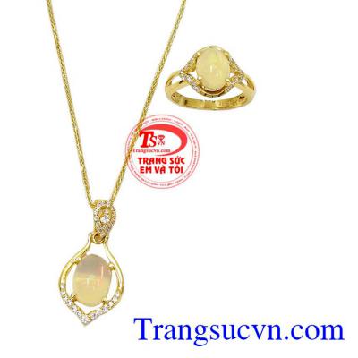 Bộ trang sức Opal May Mắn là sản phẩm bộ trang sức đẹp được phái nữ yêu thích