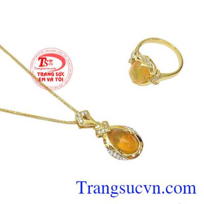 Bộ trang sức Opal Sang Trọng là món quà ý nghĩa dành tặng người thân trong các dịp lễ, tết