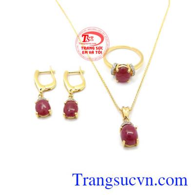 Bộ trang sức Ruby dịu dàng là bộ sản phẩm không chỉ là trang sức làm đẹp mà còn đem lại may mắn cho người sở hữu.