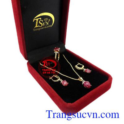 Bộ trang sức Ruby dịu dàng tinh tế.