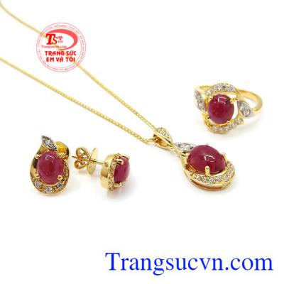 Bộ trang sức vàng Ruby hiện đại mang lại giàu sang, thịnh vượng cho người đeo.