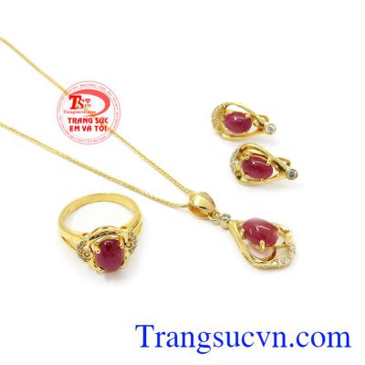 Bộ trang sức vàng Ruby quý phái được chế tác từ đá Ruby thiên nhiên Lục Yên.