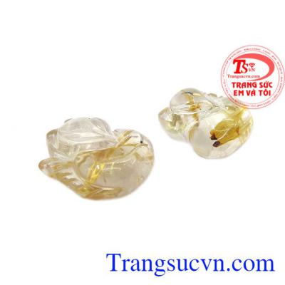 Cặp hồ ly thạch anh tóc đẹp được chạm khắc tinh tế và hợp phong thủy. 