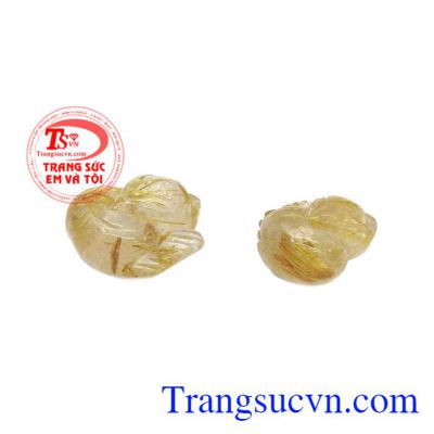 Sản phẩm có thể bọc vàng hoặc bạc để làm mặt dây, mặt nhẫn. Cặp hồ ly thạch anh tóc duyên dáng