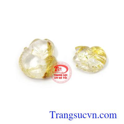 Cặp hồ ly thạch anh tóc may mắn là linh vật tượng trưng cho sắc đẹp, sự khôn khéo và quyền lực, đặc biệt được phái đẹp ưa chuộng