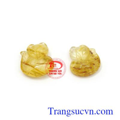 Cặp hồ ly thạch anh tóc thịnh vượng là linh vật phong thủy được phái đẹp đặc biệt ưa chuộng, là biểu tượng cho sắc đẹp, sự khôn khéo và quyền lực